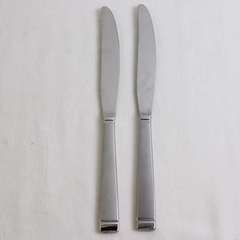 Lot of 2 Unbranded Stainless Steel Dinner Knives Flatware 9.5" Long