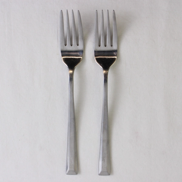 Lot of 2 Unbranded Dinner Forks Stainless Steel Flatware 7.75" Long
