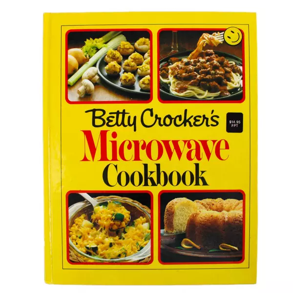 Vintage 1981 Betty Crocker's Microwave Cookbook Recipe Book Hard Cover