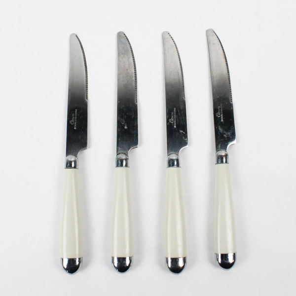 Lot of 4 Gibson Stainless White Plastic Handles Serrated Dinner Knives 8.25"