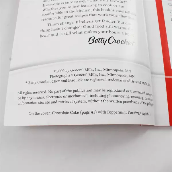 Lot of 2 Betty Crocker Cookbooks Timeless Classics & Super Simple Chicken