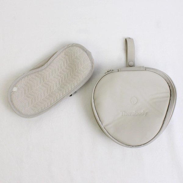 2 Pc Set United Airlines Therabody Pouch and Sleep Mask