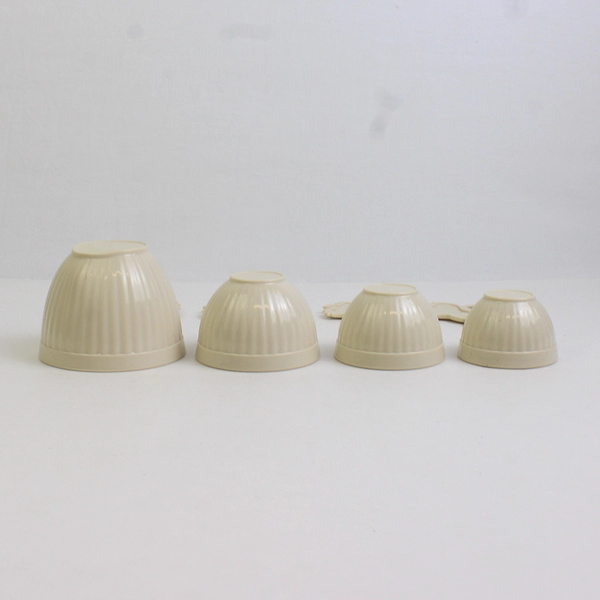 Vintage Set of 4 Rigid Plastic Measuring Cups Roosters Beige Color