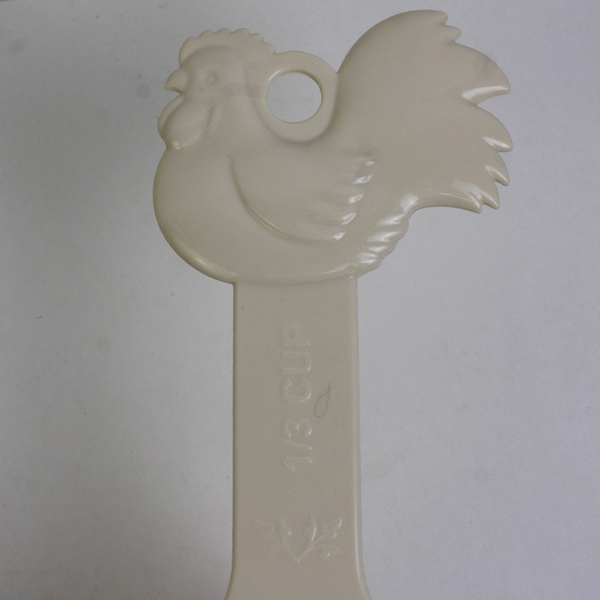 Vintage Set of 4 Rigid Plastic Measuring Cups Roosters Beige Color