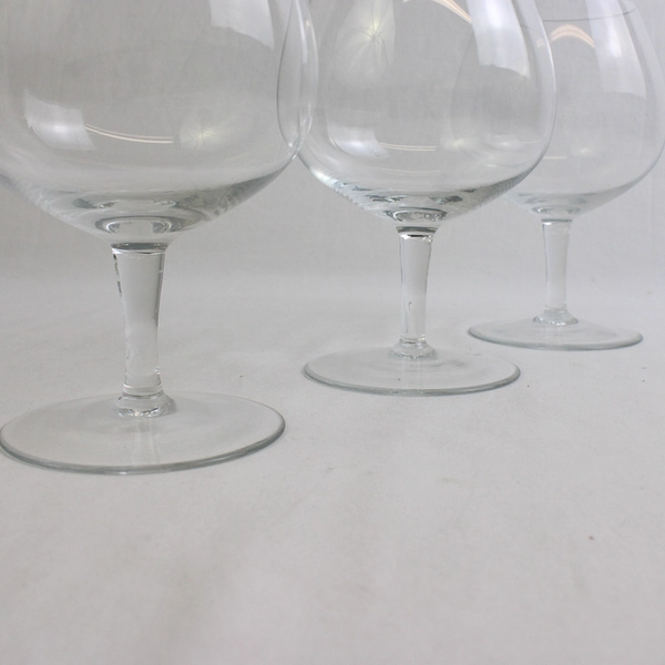 Lot Of 3 Unbranded Matching Red Wine Glasses Clear Glass Short Stem 6.25" Tall