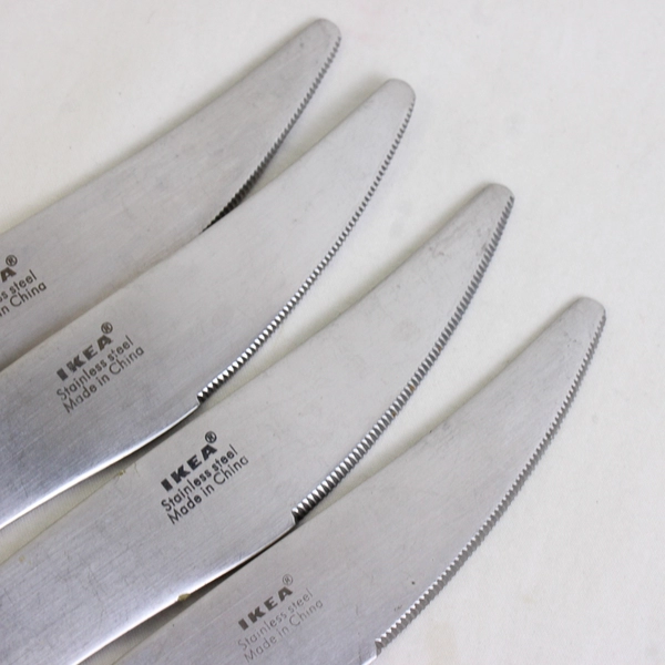 Lot of 4 IKEA Smide Pattern Stainless Steel Dinner Knives Serrated 9" Good