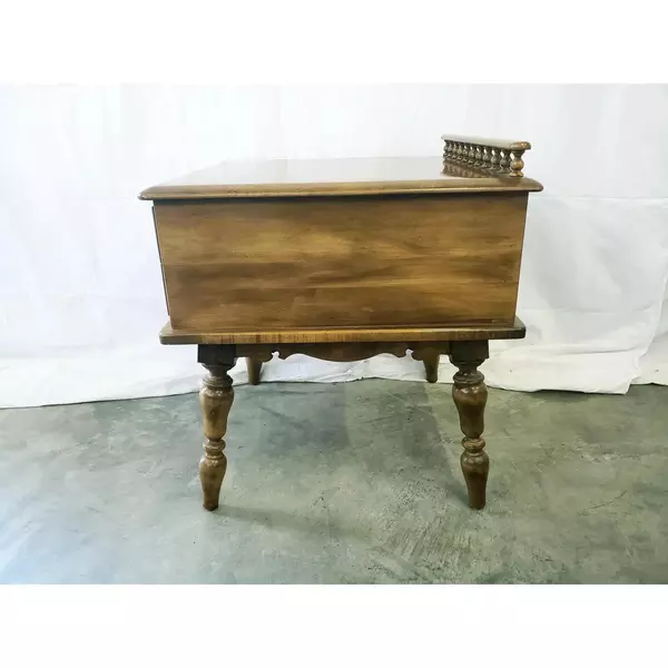 Mid 20th Century Kroehler Cape Cod Collection Solid Hard Rock Maple End Table