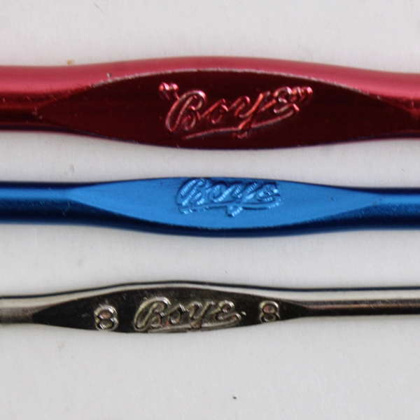 Lot of 3 Boye Aluminum Crochet Hooks Sizes F, I, & 8 Pink, Blue & Silver 