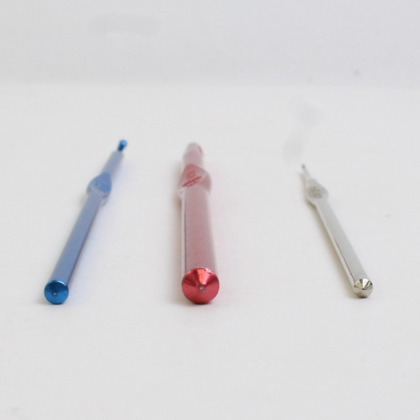 Lot of 3 Boye Aluminum Crochet Hooks Sizes F, I, & 8 Pink, Blue & Silver 