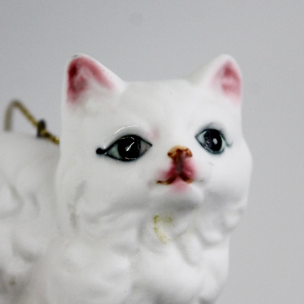 Vtg 1985 Enesco white Ceramic Cat Ornament 2"