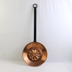 Vintage Copper Hearth Pan with Long Handle for Farmhouse Decor