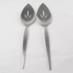 Set of 2 Oneida Satinique Stainless Pierced Pie Servers 9.5"