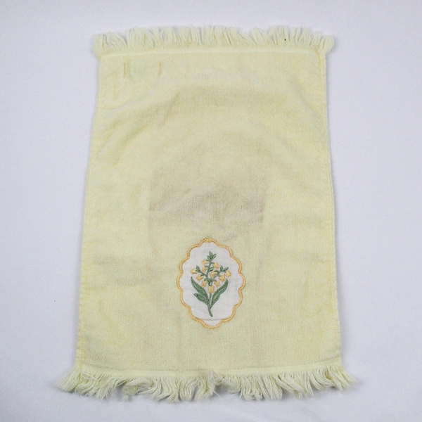 Lot of 2 Hand Towels in Yellow and Orange Martex & Avanti Brands. Pre-Owned