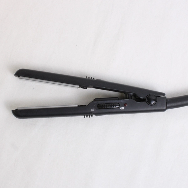 Conair Mini PRO 1/2 Inch Mini Ceramic Flat Iron Model CS80RM TESTED WORKS