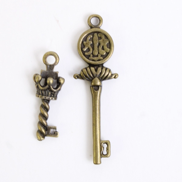 Lot of 12 Miniature 1" & 1.12" Brass Skeleton Key Charms