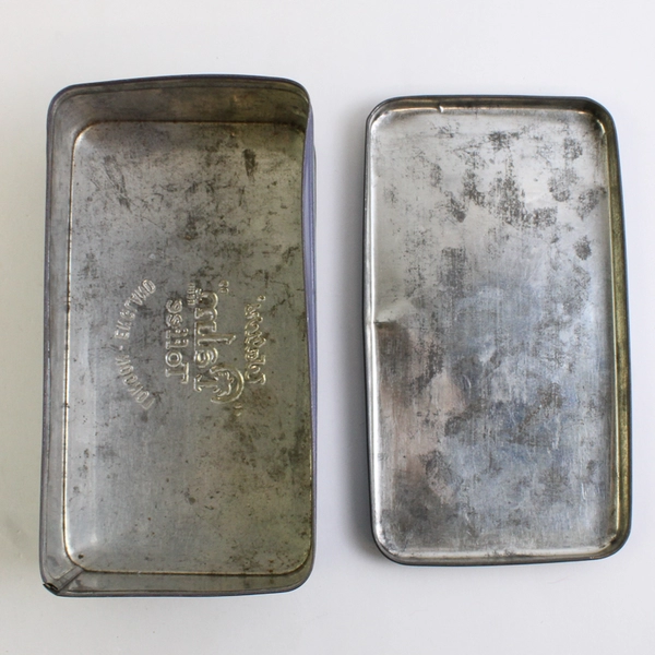 Vtg Walters Palm Toffee Tin with Guards Entering Mall From Buckingham Palace