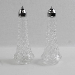 Unbranded Glass Salt & Pepper Shaker Set with a Diamond Pattern Round 6" Tall