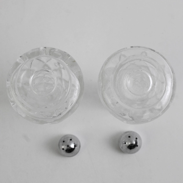 Unbranded Glass Salt & Pepper Shaker Set with a Diamond Pattern Round 6" Tall