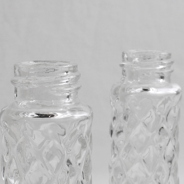 Unbranded Glass Salt & Pepper Shaker Set with a Diamond Pattern Round 6" Tall