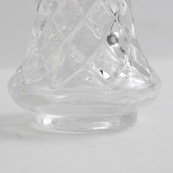 Unbranded Glass Salt & Pepper Shaker Set with a Diamond Pattern Round 6" Tall