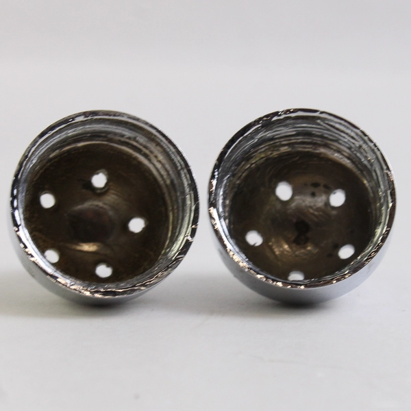 Unbranded Glass Salt & Pepper Shaker Set with a Diamond Pattern Round 6" Tall