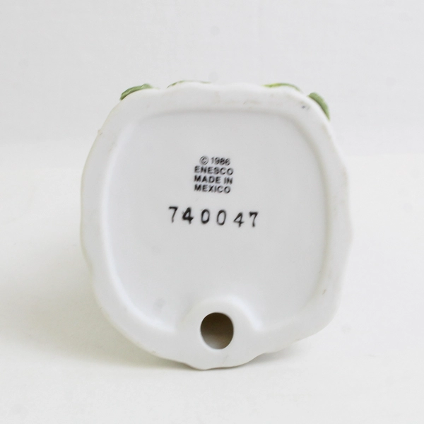 Enesco Porcelain Angel Figurine Praying On Its Knees Made In Mexico 4.25" Tall