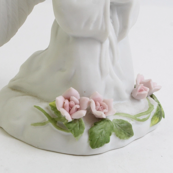 Enesco Porcelain Angel Figurine Praying On Its Knees Made In Mexico 4.25" Tall
