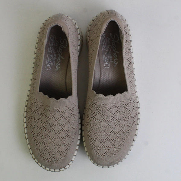 Skechers Solid Beige Pink Color Wilshire Blvd Slip On Shoes Womens Size 7.5