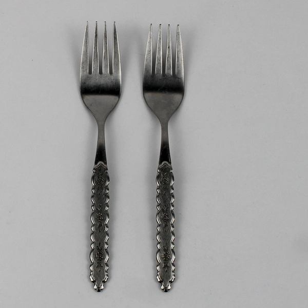 Lot of 2 Oneida Silver Rose Queen Pattern Stainless Salad Forks 6.25" Good