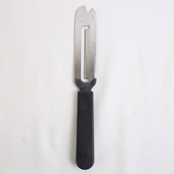 The Pampered Chef Cheese Knife Model 1125 Black Handle With Cover
