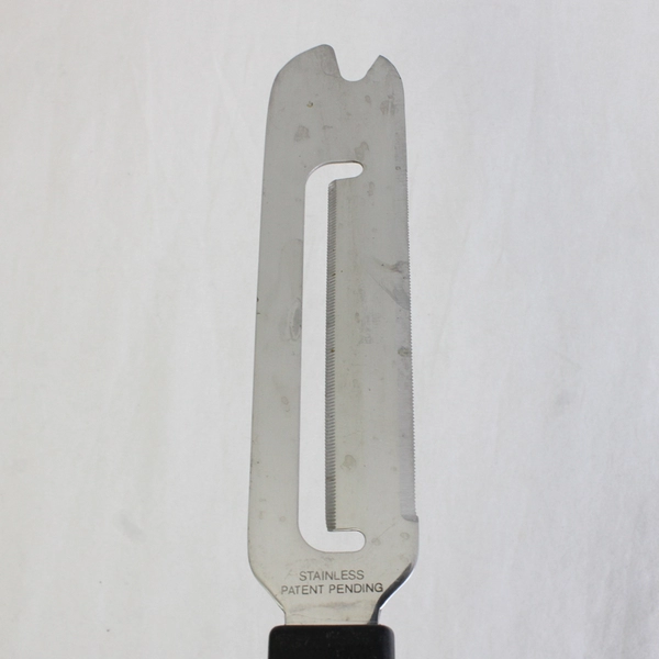 The Pampered Chef Cheese Knife Model 1125 Black Handle With Cover