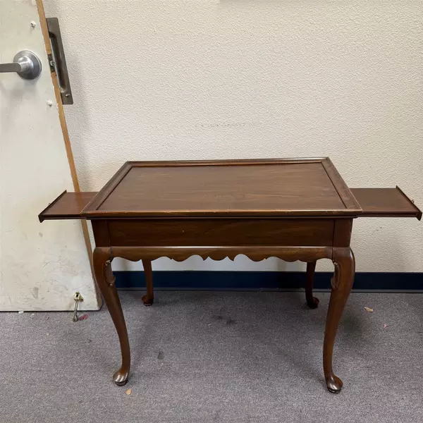 Vintage Ethan Allen Queen Anne Wood Tea Table With Pullout Trays