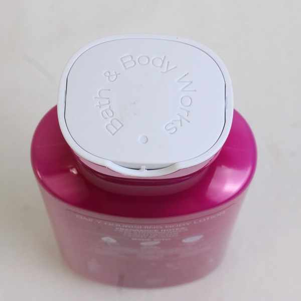 Bath & Body Works Snowflakes & Cashmere Body Lotion 8 fl oz Full New