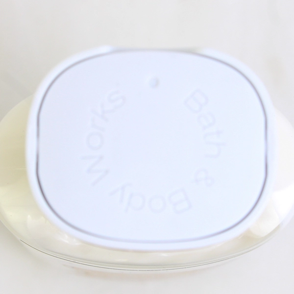 Bath & Body Works Snowflakes And Cashmere Scented Body Lotion (8 Fl Oz, Full)