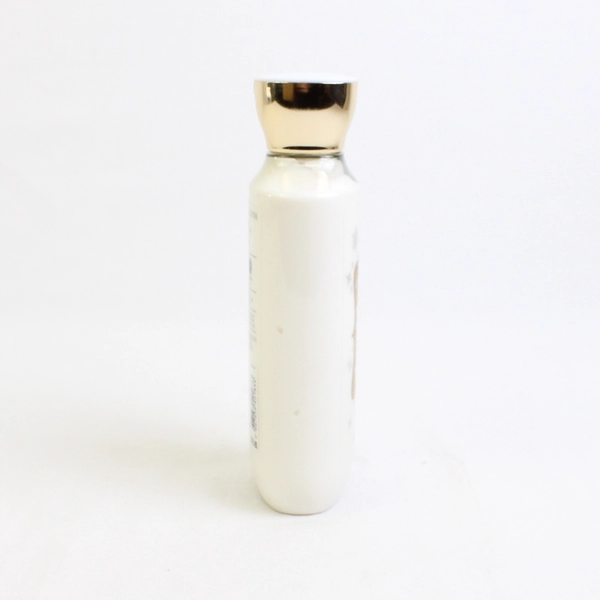 Bath & Body Works Snowflakes And Cashmere Scented Body Lotion (8 Fl Oz, Full)