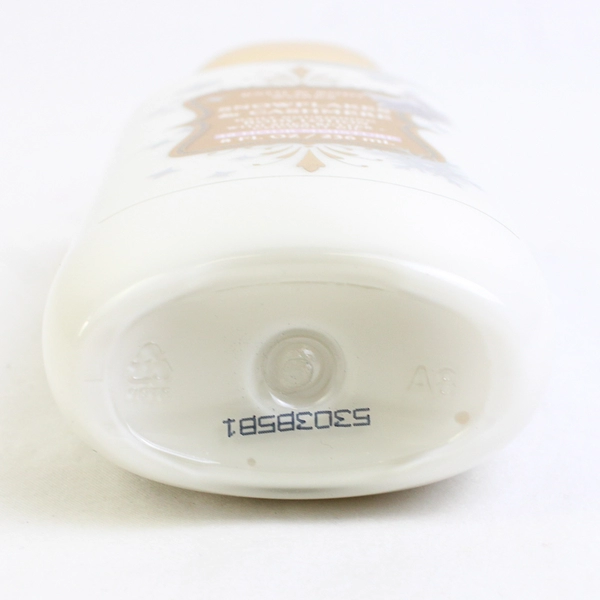 Bath & Body Works Snowflakes And Cashmere Scented Body Lotion (8 Fl Oz, Full)
