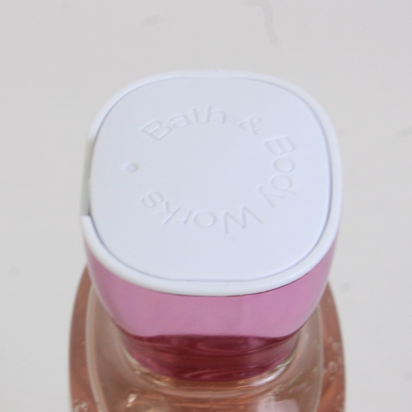 Bath & Body Works Snowflakes & Cashmere Body Wash 10 fl oz New