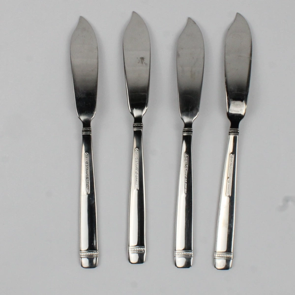 A Lot of 4 Reed & Barton 18/8 Stainless Durham-Matte Butter Knives 7.125 Inches