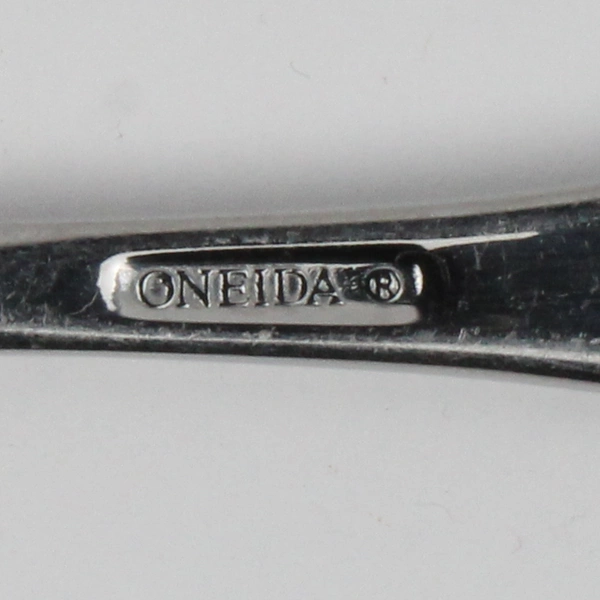 Lot of 4 Oneida Surge Stainless Steel Oval Soup Spoons 7 1/8"