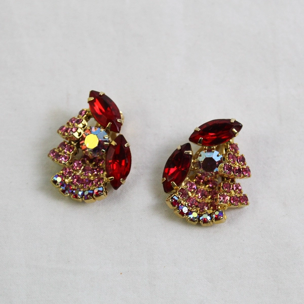 Vintage Unsigned Juliana Red and Pink Rhinestone Gold-Tone Clip-On Earrings