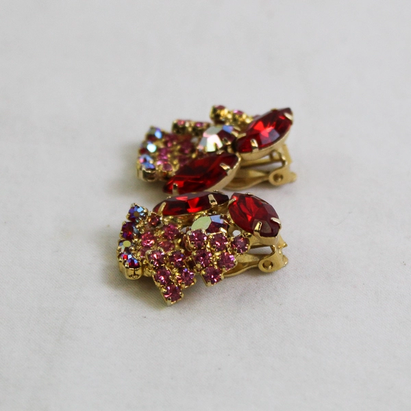 Vintage Unsigned Juliana Red and Pink Rhinestone Gold-Tone Clip-On Earrings