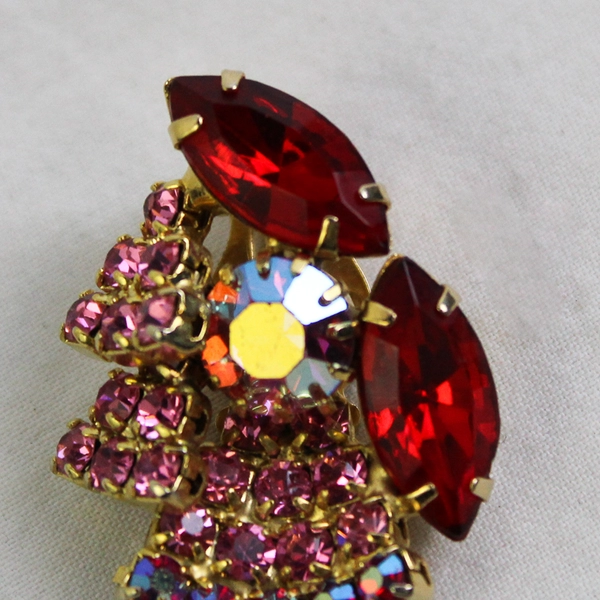 Vintage Unsigned Juliana Red and Pink Rhinestone Gold-Tone Clip-On Earrings