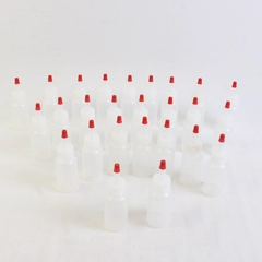 Lot Of 26 Unbranded Matching Boston Round Plastic Squeeze Bottles 4" Tall