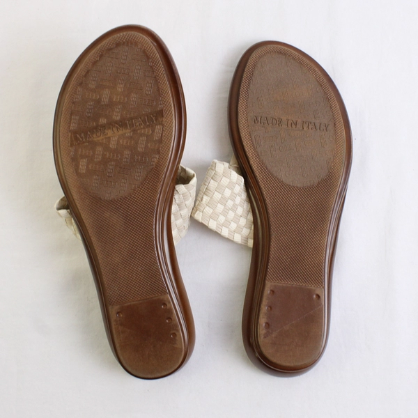 Italian Shoemakers Beige Thong Sandals 1" Block Heels Womens Size 7.5 Italy Made