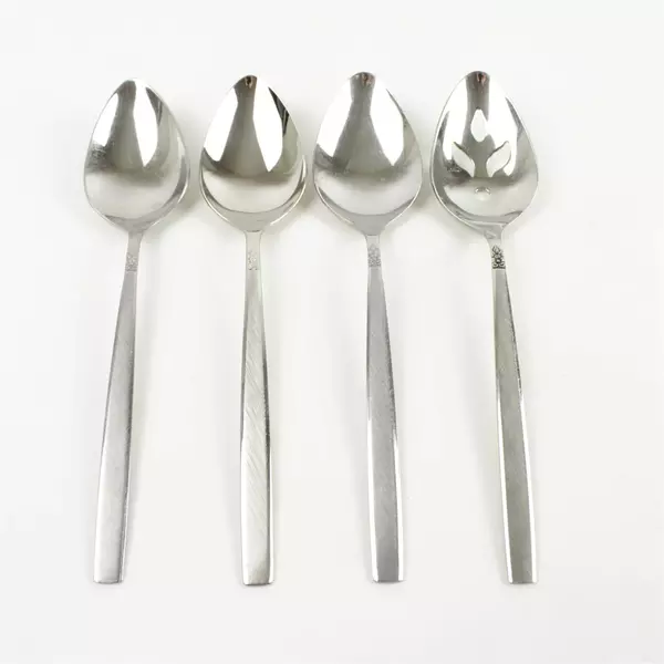 Lot of 4 Oneida Melissa Stainless Table/Serving Spoons & Pierced Serving Spoon