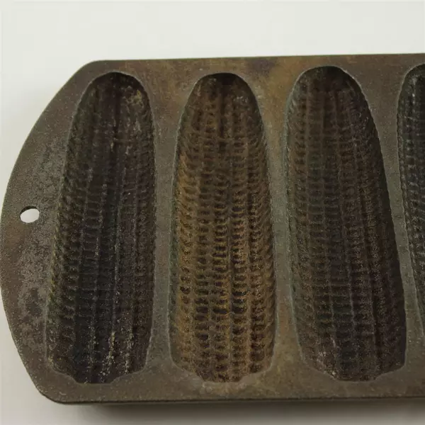 Vintage Stamped C2 Lodge 5-Stick Cast Iron Cornstick Pan
