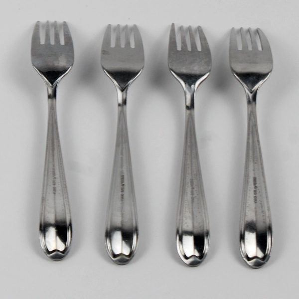 Lot of 4 Oneida Silver Wagner Pattern 18/10 Stainless Dinner Forks 7.75"