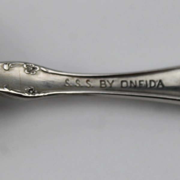 Lot of 8 Oneida Silver Lakewood-Tuxedo Pattern Stainless Teaspoons 6" Good