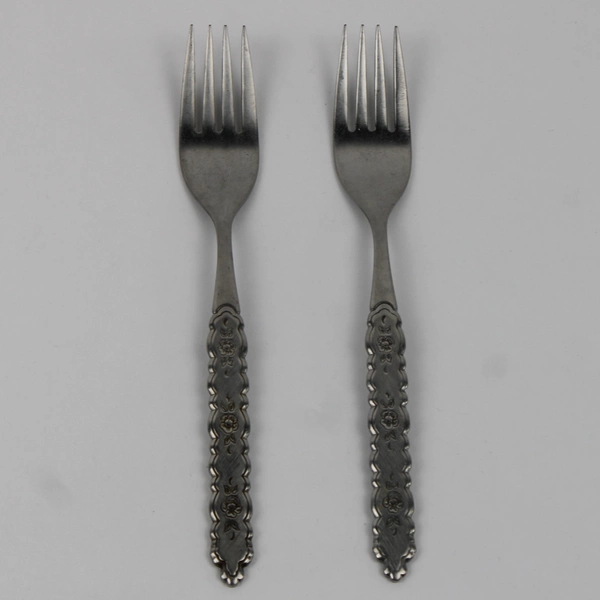Lot of 2 Oneida Silver Rose Queen Pattern Stainless Dinner Forks 7.25" Good