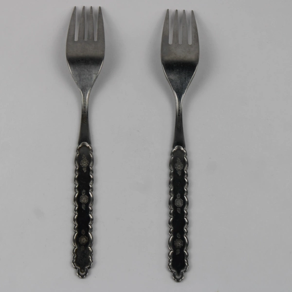 Lot of 2 Oneida Silver Rose Queen Pattern Stainless Dinner Forks 7.25" Good